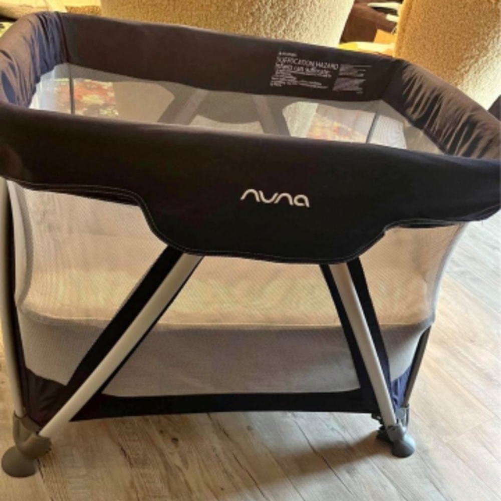 Nuna Sena Mini Travel Cot